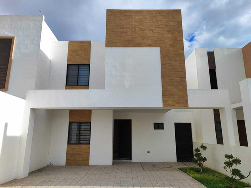 Casa En Venta En Lomas De Las Etnias