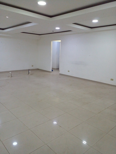 Imagen 3 de 8 de Local Comercial De 73 Metros En Malecon Center