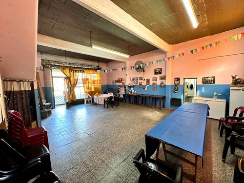 Casa Con Locales En Venta En Rafael Calzada