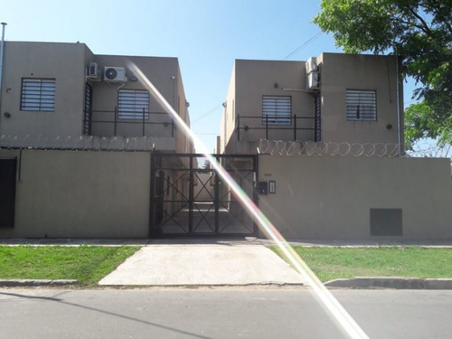 Imagen 2 de 7 de Venta- Depto, En Complejo En Luis Guillon