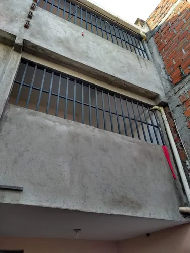 Edificio De 3 Pisos Barrio Colon