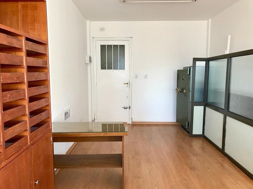 Imagen 3 de 5 de Venta / Oficina Con Ventala A La Calle, Muy Soleada, Céntrica Con Recepcionista Y Seguridad / Mar Del Plata