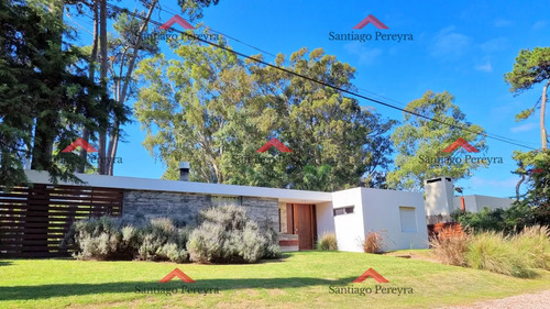 Casa Minimalista En San Rafael, 3 Dormitorios + Dependencia Con Lavadero 