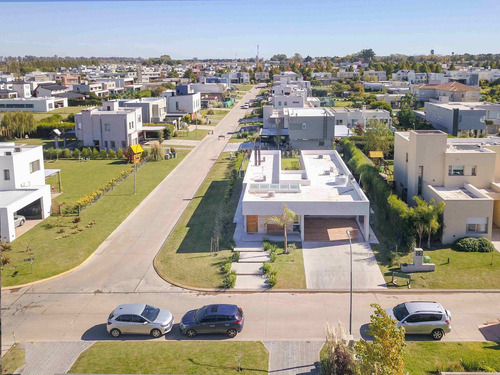 Imagen 2 de 30 de Venta Casa En San Sebastián Barrio Cerrado Funes