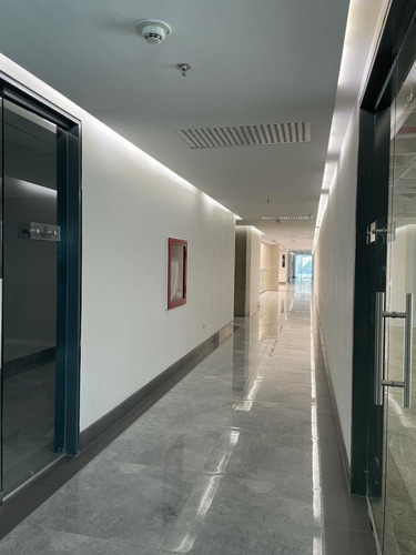 Oficinas En Venta 125 M2 - Urb. Los Naranjos Del Cafetal