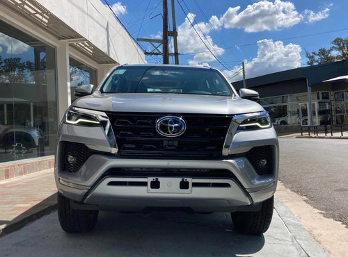 Imagen 9 de 17 de Toyota Sw4 2.8 Tdi 6 A/t 7 Asientos Srx 4x4 0km My2023