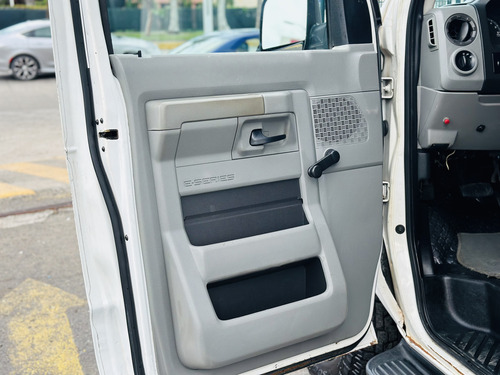 Ford Econoline 2012 E-350 15 Pas V8