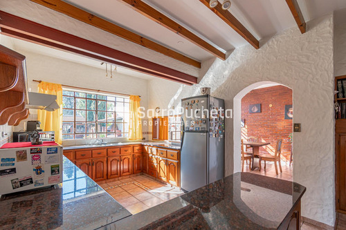 Venta Casa 4 Ambientes Con Piscina Y Quincho En Haedo.