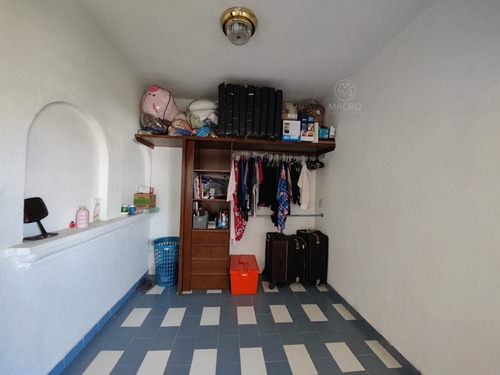 Casa En Venta En Fracc. Valle Del Sol De Dos Niveles Con Jardín.