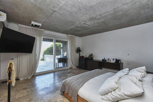 Imagen 25 de 30 de Venta | Casa Con 4 Dormitorios Más Dependencia | Lote Al Agua | El Golf