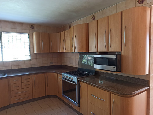 Imagen 10 de 14 de Se Vende Casa En Urb. Miranda De 640 Mts