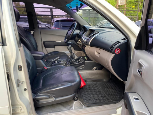 Imagen 6 de 10 de Mitsubishi Triton Mec 4x4