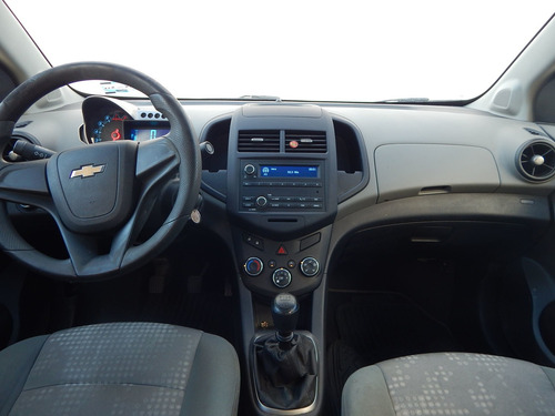 Imagen 13 de 15 de Chevrolet Sonic Ls 2016 Blanco