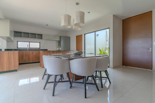 Casa En Venta Merida, En Fraccionamiento Real De Montejo, 1 Planta, Diciembre 2025.