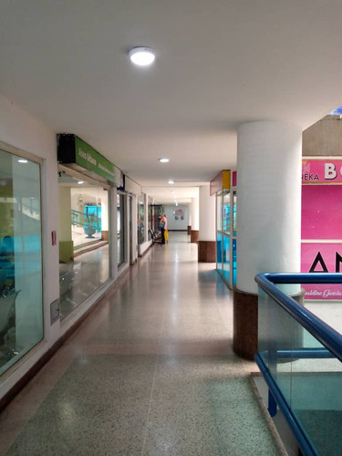 Vende Centro Comercial Avenida Bolivar De Valencia