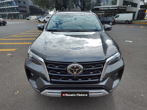 Imagen 9 de 20 de Toyota Hilux Sw4 2021 Srx 4x4 At 7 Asientos Abasto Motors