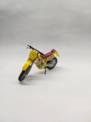 Moto Miniatura Kawasaki Amarela Maisto