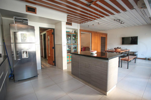 Imagen 9 de 30 de Casa En 3 Niveles De 4 Dormitorios, Jardín, Patio, Pileta, Quincho Y Parrilla - Caballito