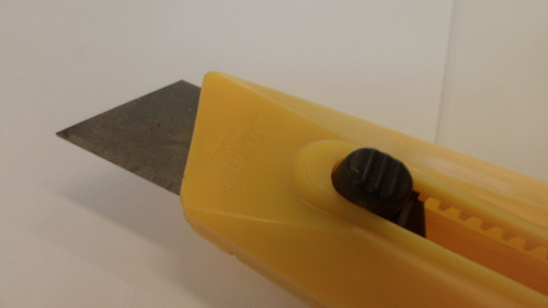 Cutter Trincheta 15 Cm. Con Hoja Trapecio Plástico E4573