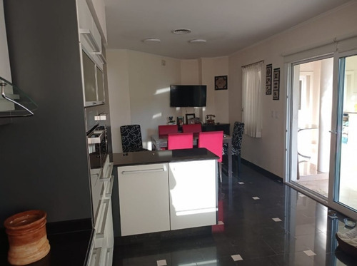 Hermosa Propiedad En Venta En El Corazón Del Barrio Privado Fincas De Iraola 1 - Con Piscina!!