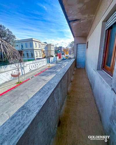 Alquiler Casa 2 Dormitorios Con Opción A 3 Y Balcón Y Patio En Barrio Cerro