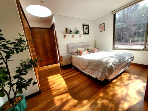 Colegio Everest/ Gran Casa 6 Dorm, 2 Salitas Estar, 1000 Mt2
