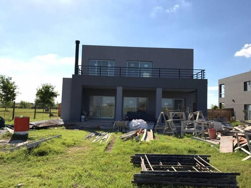 Imagen 2 de 8 de Casa En Venta En El Canton - Maroto Propiedades