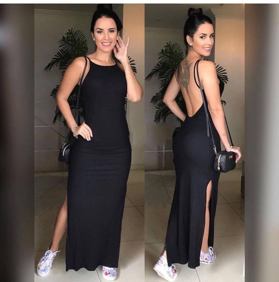 vestido com fenda e tenis