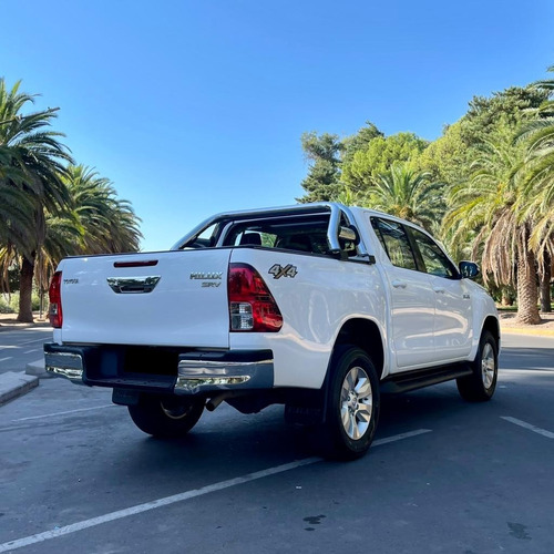 Imagen 4 de 10 de Toyota Hilux 2.8 C/d 4x4 Tdi Srv At6 177cv 2017