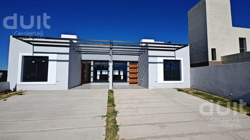 Duplex De 2 Dormitorios En Colinas De Manantiales. Entrega Inmediata!