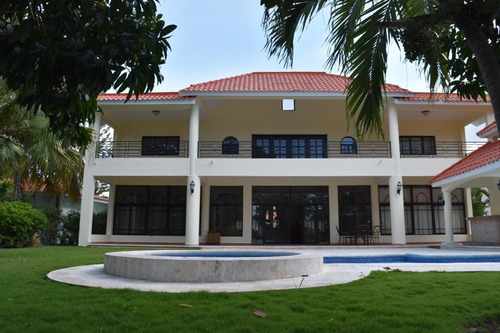 Villa En Metro Club