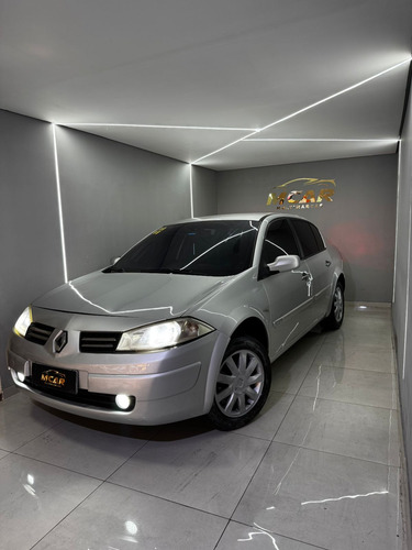 Renault Megane 1.6 Dynamique Hi-flex 4p