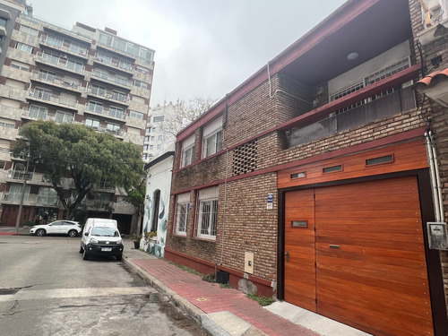 Casa Padrón Único En Venta, Punta Carretas, 4 Dormitorios, Patio, Doble Garaje, Parrillero