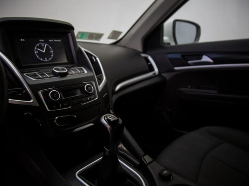 Dongfeng 2.0 Luxury 4x2 Mt 5p Ax7