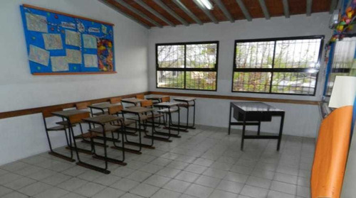 Sitio Ofrece En Venta Ex Colegio En Maldonado