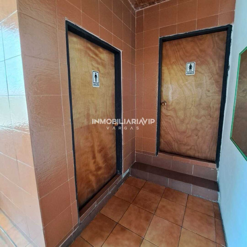 Te Ofrecemos En Venta Edificio De Tres Plantas Ubicado En Maiquetia - Calle Los Baños - Estado La Guaira. Ref 005 - 601