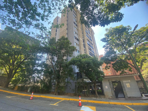 Apartamento En Alquiler  Urb. Santa Fe Norte Caracas. 24-24388 Yf