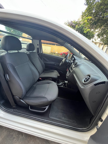 Volkswagen Saveiro 1.6 Trecab. Simples Total Flex 2P