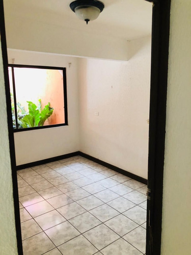 Imagen 4 de 9 de Hermosa Casa, Excelente Ubicación, Cerca De Centros Comerciales, Escuelas, Colegios, Centros De Salud