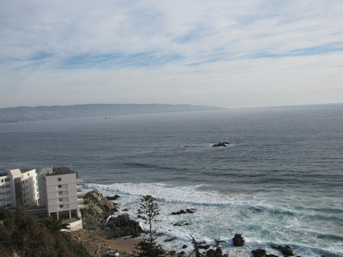 Lado Playa Con Amplia Vista Al Mar Y Bahía Valparaíso
