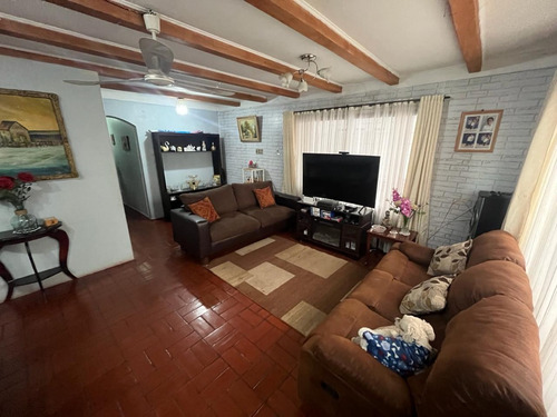 Casa Con Amplio Terreno Y Galpón (ideal Para Negocio) Macul.