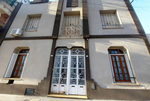 Casa Cinco Dormitorios En Venta En Trenque Lauquen