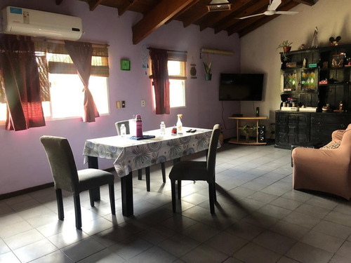 Imagen 12 de 19 de Casa Americana - Villa Santos Tesei - Venta - Pileta - Permuta