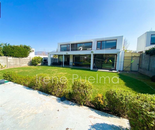 Imagen 1 de 3 de Condominio, Casa Venta 5 Dormitorios Trapenses Lo Barnechea
