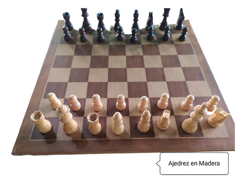 Juego De Ajedrez Con Tablero Y Piezas De Madera 40.5x40.5 (Usado)