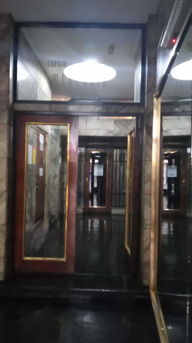 Imagen 2 de 11 de Oficina Con Balcon - En Peatonal Zona Bancos Esq Alvear!