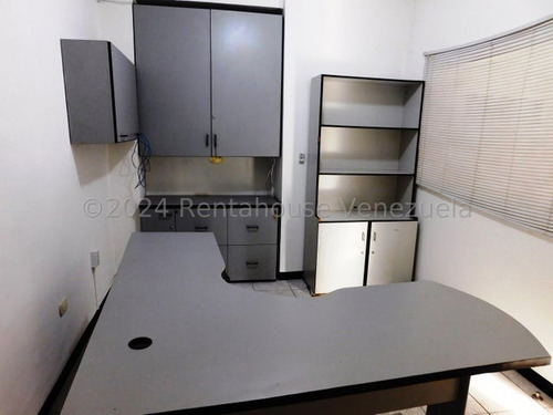 Local Comercial En Alquler Zona Centro Barquisimeto Calle 28, En Excelentes Condiciones Y Zona De Alto Trafico, Codifo 24 27728, Comunicate Soy Gabi Irastorza De Rentahouse.