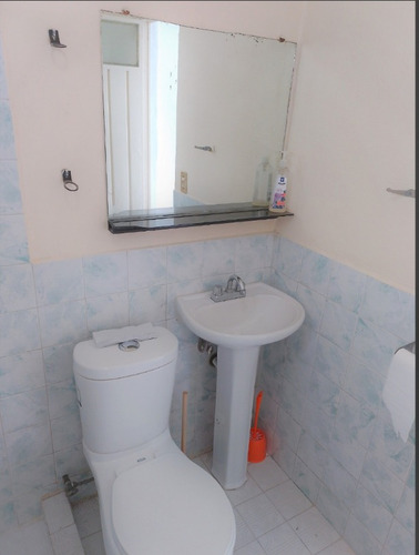Casa Con 4 Departamentos En Venta Para Inversion En Rentas,c. Bugambilias 8, El Rosario, Iztapalapa,ciudad De México.-jmjc6
