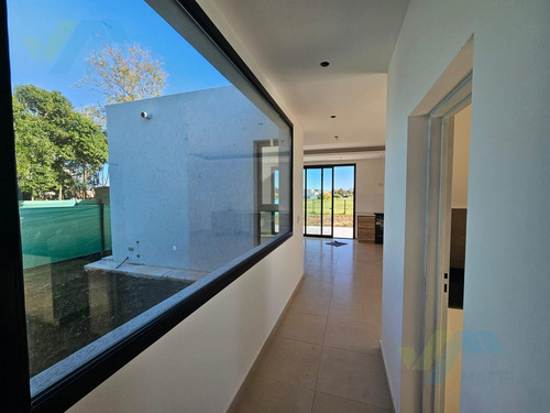 Casa En Venta 4 Ambientes - Barrio Cerrado Santa Elisa - Pilar Del Este -