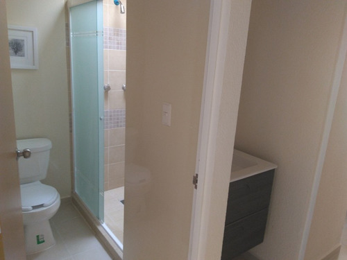 Casa En Venta De 4rec Con Balcon En Los Héroes Chalco